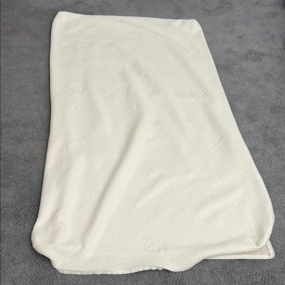 Tempur-pedic cooling mattress protector for twin bed - Picture 2 of 5